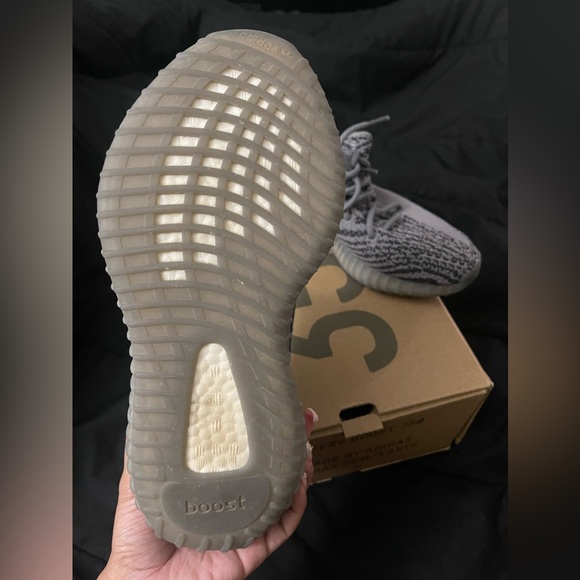 Yeezy Boost 350 V2 - Picture 2 of 5